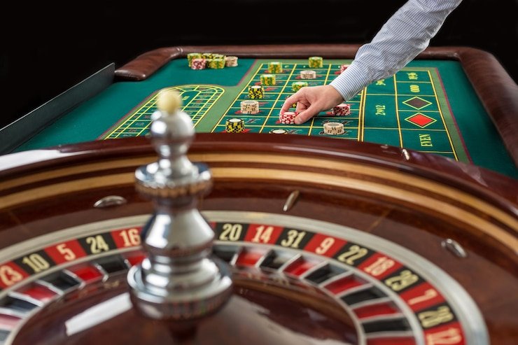 Layar keputusan Call atau Fold di Caribbean Stud Poker